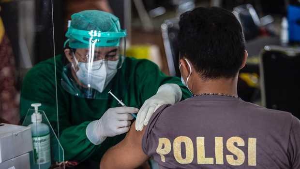 sebanyak 603 personel polda sulsel laksanakan suntik vaksin covid 19 9028