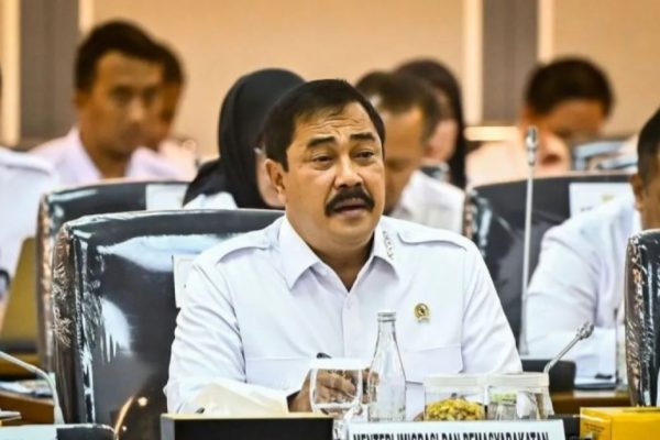 sebanyak 71 pegawai imigrasi dinonaktifkan akibat kasus pungli wna china 84422