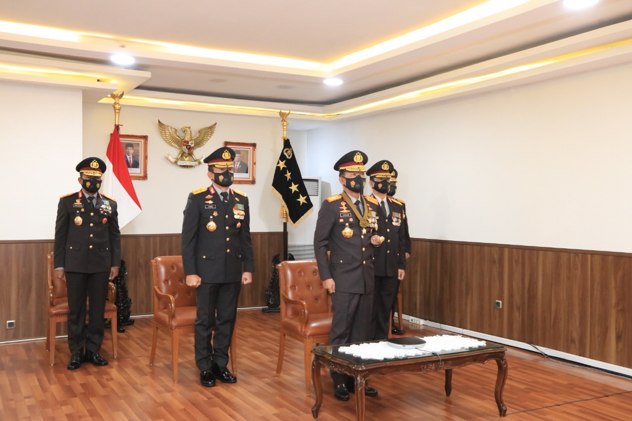 secara virtual kapolri anugerahkan tanda kehormatan bintang bhayangkara kepada kepala polisi diraja malaysia 33037