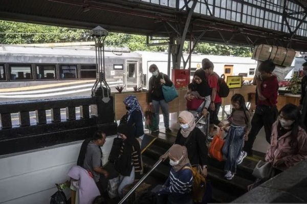 sekitar 47 ribu penumpang ka diprediksi tiba di jakarta pada 14 april 2024 72609