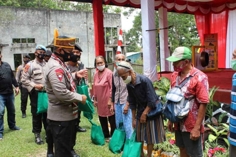 selalu hadir ditengah masyarakat kapolda kalteng berikan bantuan untuk masyarakat kurang mampu 32492