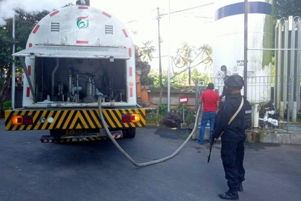 selama 2 hari polda bali kawal 32 ton oksigen liquid medis 13339
