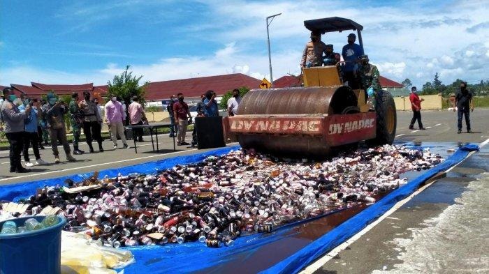 selama 21 hari operasi pekat 2021 polda pabar berhasil amankan 10 904 botol miras 31258