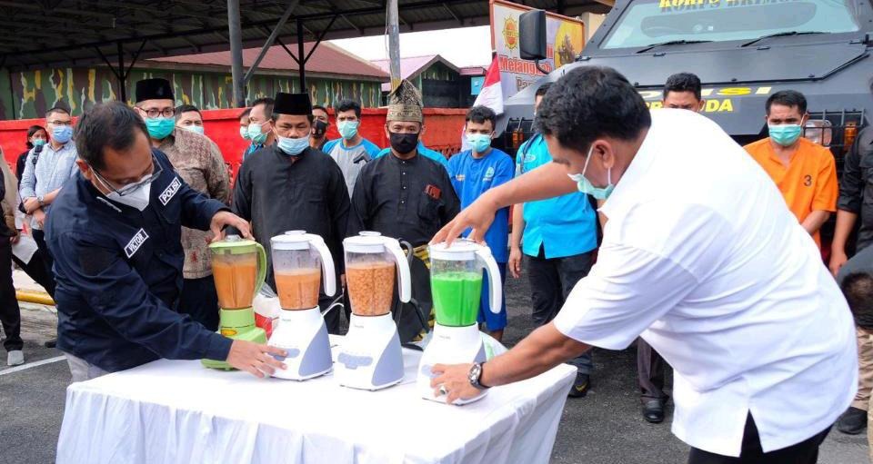 selama bulan oktober polda riau ungkap 122 kg sabu dan 10 000 ekstasi 15786