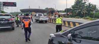 selama larangan mudik lebaran 2021 polda kalsel telah putar balikkan 12 ribu kendaraan 36997