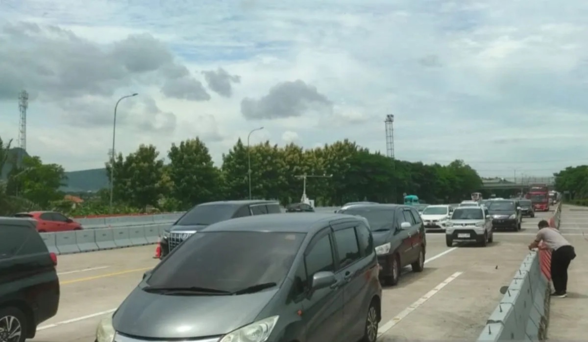 selama libur imlek 2025 diprediksi 472 ribu kendaraan melintas di jalan tol cikopo palimanan 83403