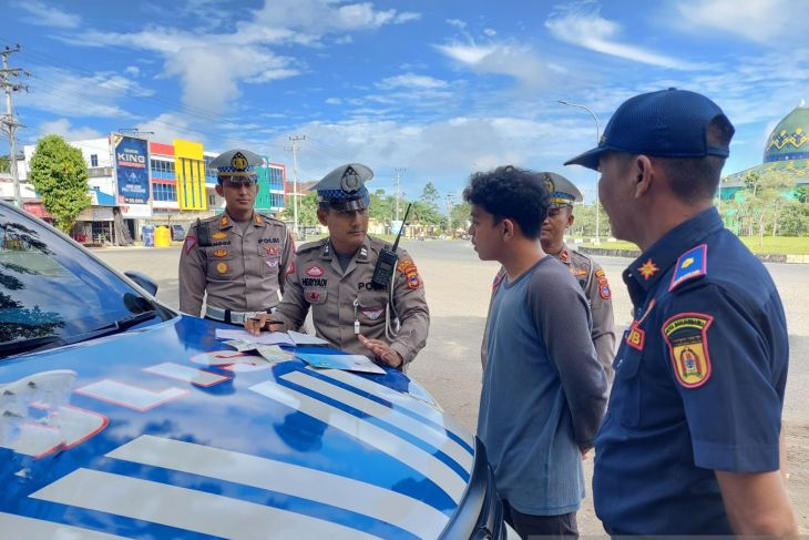 selama operasi patuh intan polisi tindak puluhan pelanggaran di kalimantan selatan 61397
