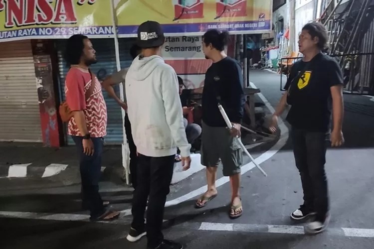 seorang pria dibacok orang tidak dikenal di jomblang semarang 62092