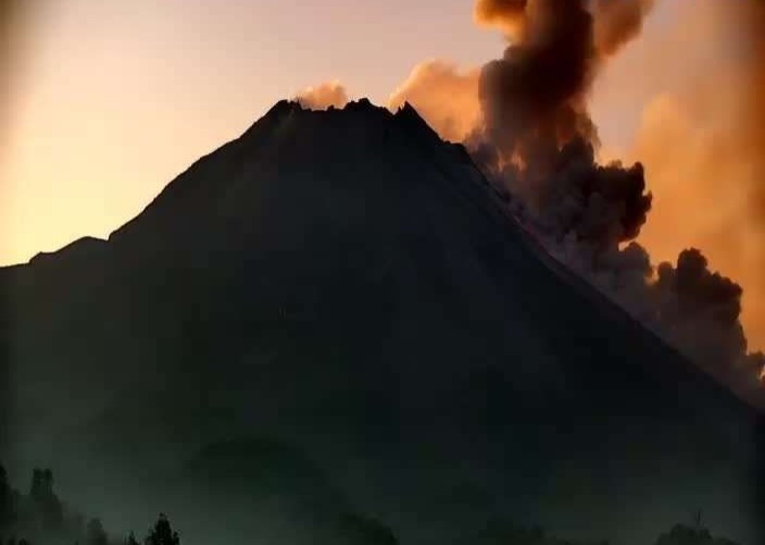 siaga level 3 masyarakat diimbau jauhi lokasi gunung merapi 74688