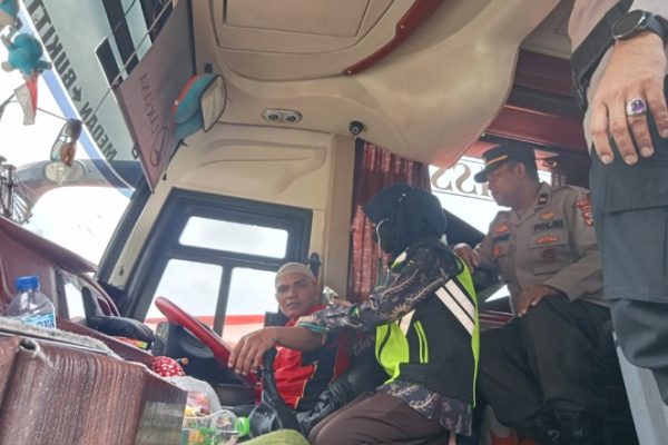 siedokkes polres mesuji gelar pemeriksaan kesehatan gratis di rest area km 234 tol terpeka 72391