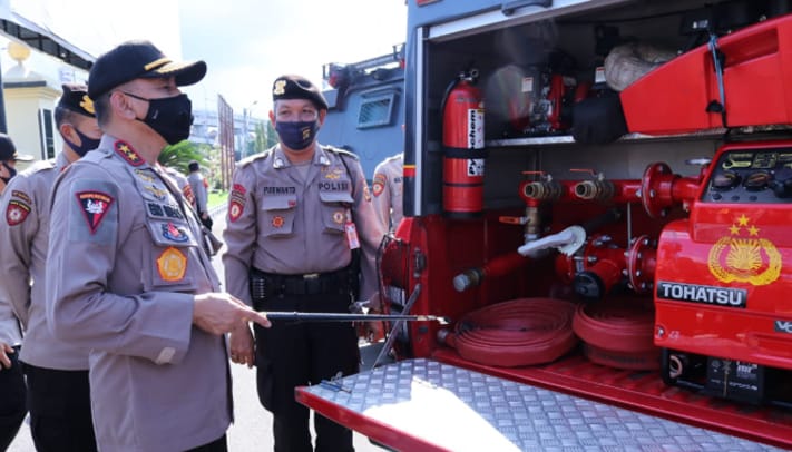 sigap tanggulangi karhutla kapolda sumsel pimpin apel gelar pasukan satgas karhutla 34575