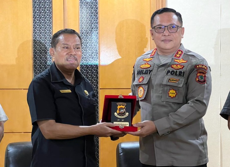 silaturahmi dan diskusi situasi kamtibmas kapolda kunjungi ketua dprd prov gorontalo 48547