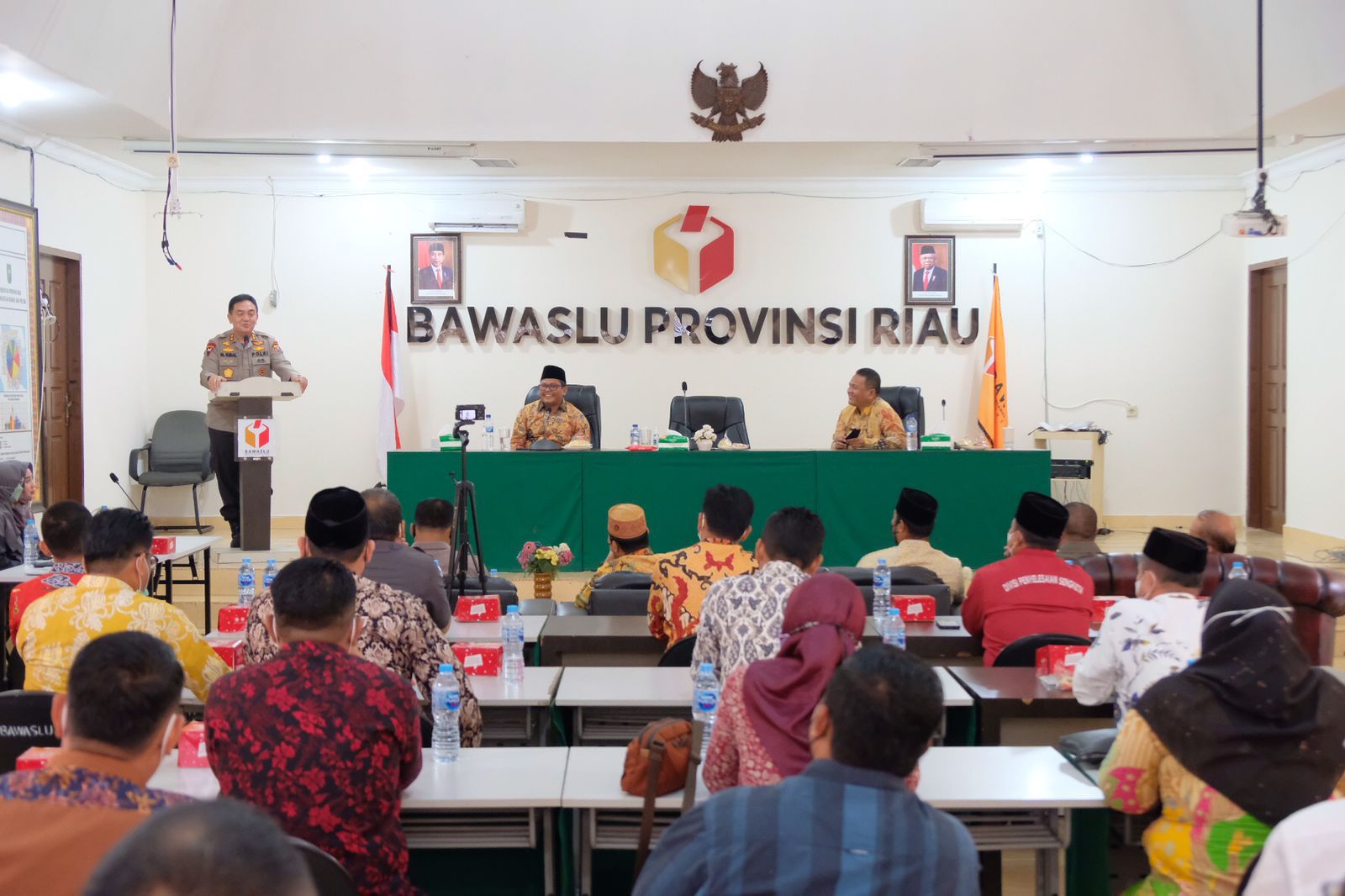 silaturahmi dengan bawaslu kapolda riau dua integritas karakter harus berjalan seimbang 22799