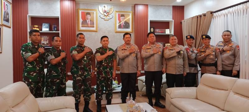 silaturahmi di mapolda sulsel pangdam xiv hasanuddin bersama kapolda tingkatkan sinergitas dan soliditas 23244