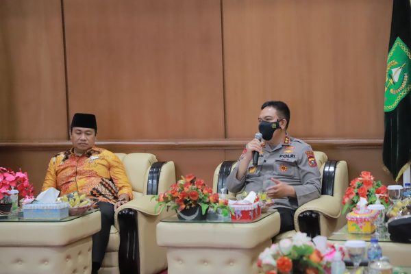 silaturahmi kapolda riau kunjungan ke pimpinan dprd riau 22730