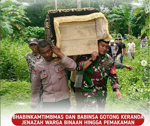 sinergitas tni polri bhabinkamtibmas dan babinsa gotong royong keranda jenazah warga binaan sampai ke pemakaman 84549