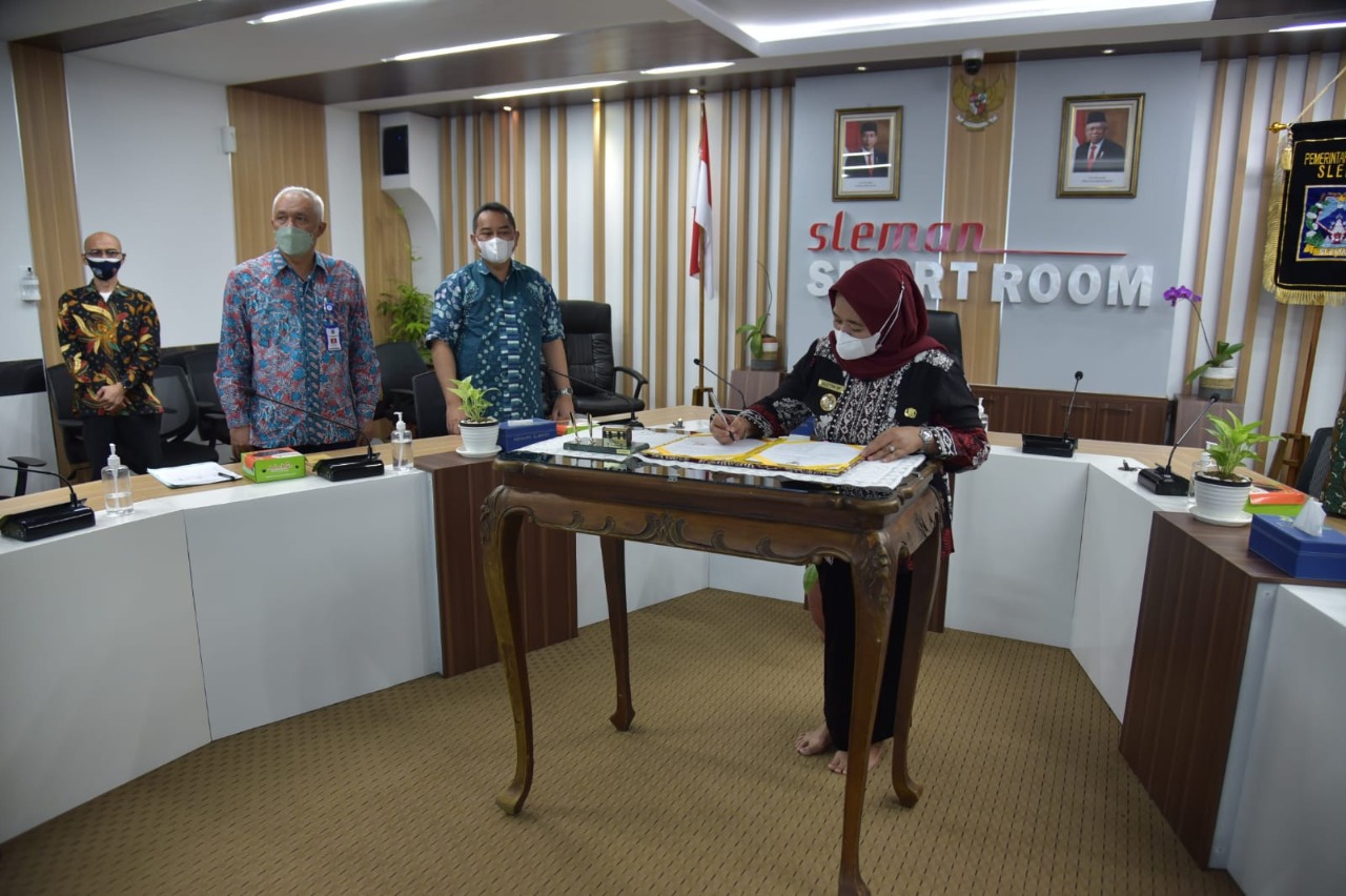 sleman regency government and yogyakarta regional police synergize the use of cctv 43194