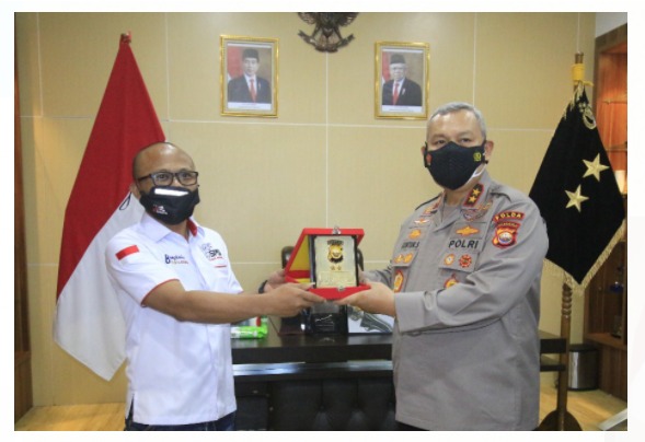 smsi berikan piagam penghargaan kepada kapolda bengkulu 26983