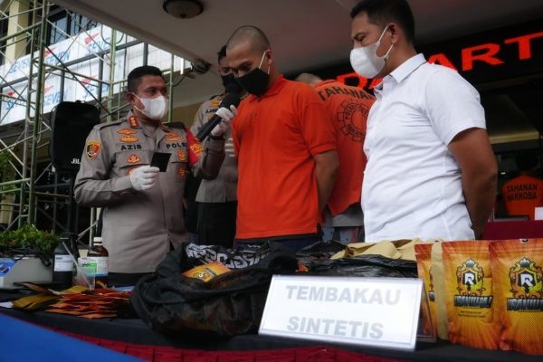 south jakarta departmental police raided drugs factory in bogor seized 150 kg of synthetic tobacco 39105