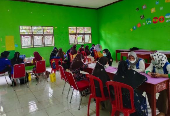 south kalimantan regional police opened vaccination outlet in islamic boarding school 43507