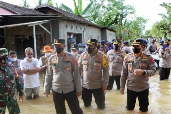 south kalimantan regional police reminded people to be aware of flood due to high rainfalls 44452