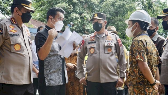south sulawesi police chief ensures no hoards or irregularities related to the cooking oil 45784