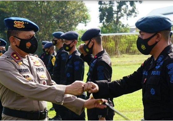 south sumatera regional police deployed 104 mobile brigade to handle forest and land fire 40655