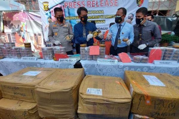 south sumatra regional police thwarted distribution of thousands of illegal cosmetics 42948