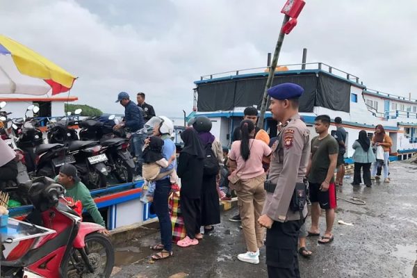 sub satgas polairud polda kalbar lakukan pengamanan arus balik mudik lebaran 2024 72644