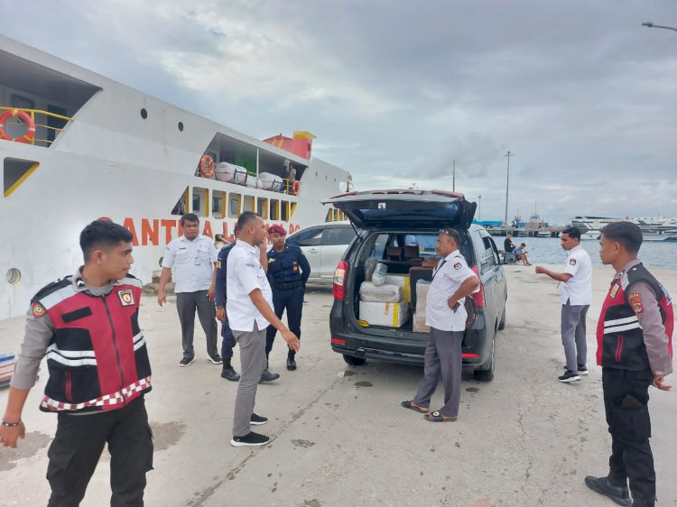 subsatgas pam objek penting polda ntt lakukan pengawalan logistik dalam memastikan kelancaran pemilu 2024 69804