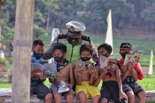successfully managed the kampung sinau the community police unit reached village kids by smart cars 43398