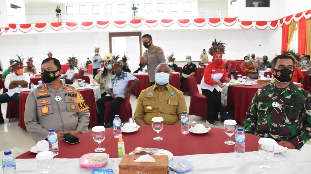 sukseskan pilkada serentak kapolda papua barat bersama forkopimda ajak masyarakat jaga kedamaian 32435