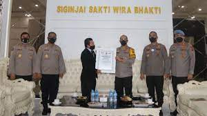 sukseskan program vaksinasi nasional polda jambi raih penghargaan presisi award dari lemkapi 37130