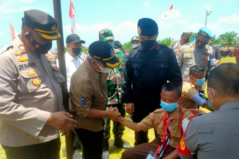 sukseskan vaksinasi massal dansat brimob polda sumut memotivasi pramuka palas 45348