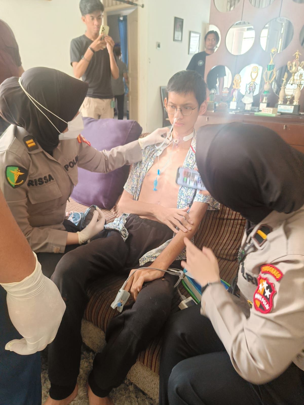 sultan ditangani banyak dokter ahli di rs polri 61851