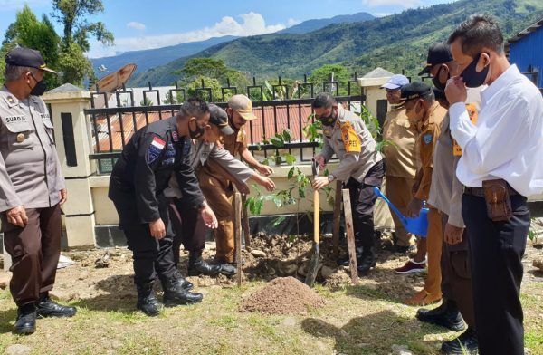 supporting agriculture dozens of coffee seeds are planted in tolikara sub regional police 38662