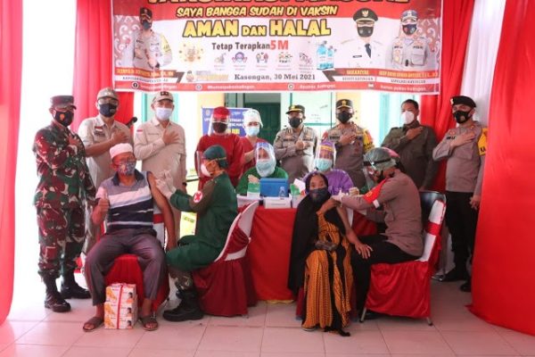 supporting the covid 19 vaccination program central kalimantan police chief targets 1790 received vaccines in katingan 28656