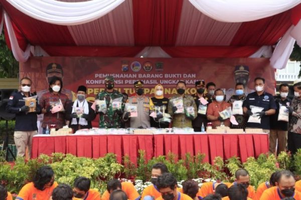 surabaya large city departmental police exterminates 39 kgs of amphetamine from the 2021 semeru drugs eradication operation 42955