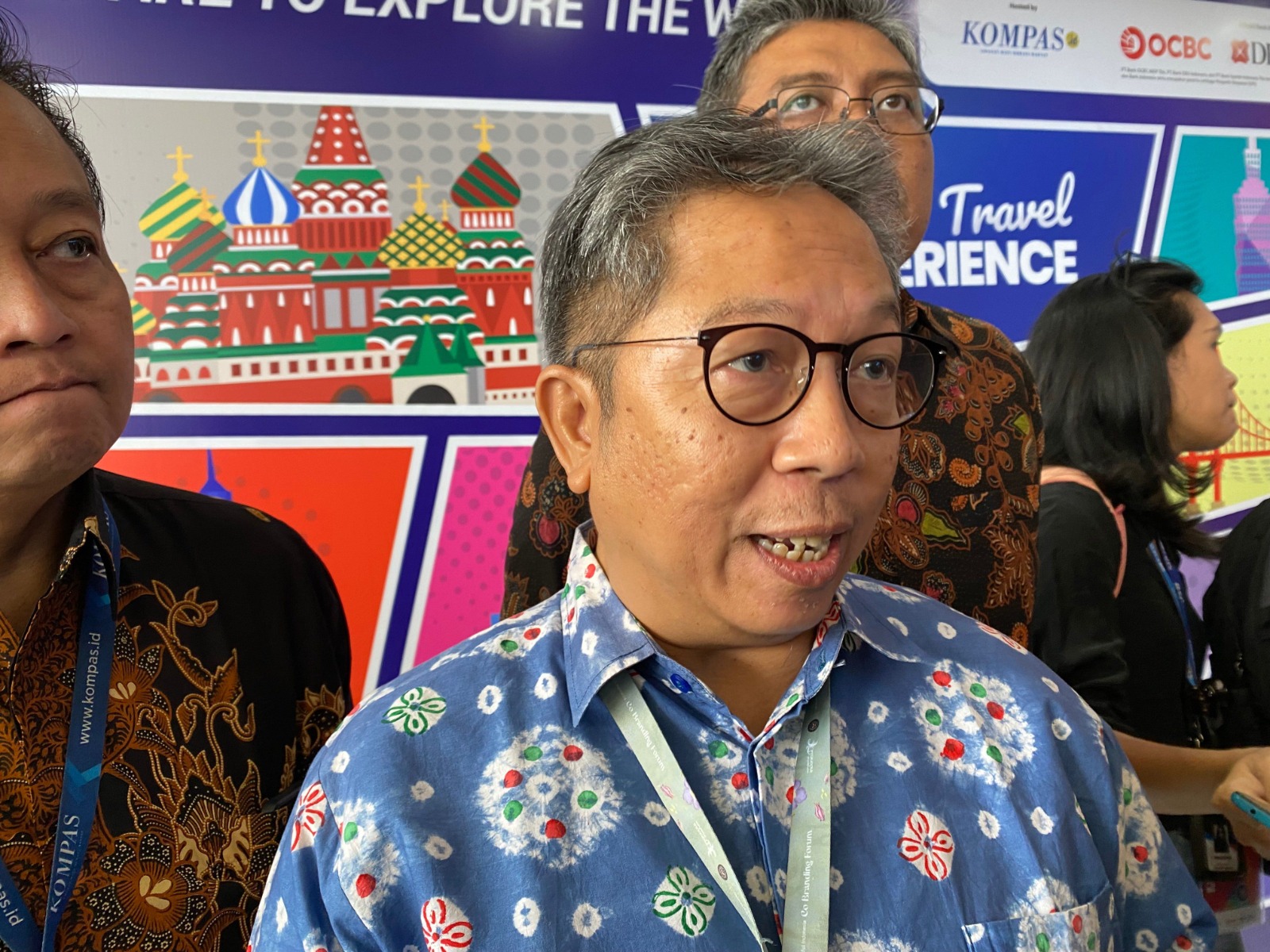 tak hanya pesawat kemenparekraf dorong wisatawan gunakan transportasi lain 79110