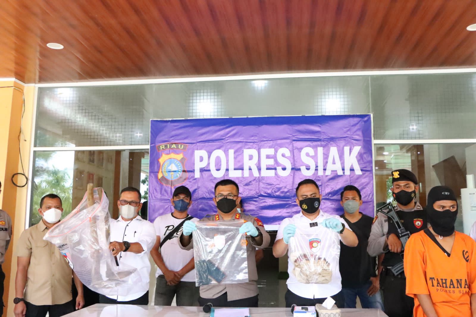 tak sampai 24 jam polisi berhasil tangkap pelaku pembunuhan di siak 23229