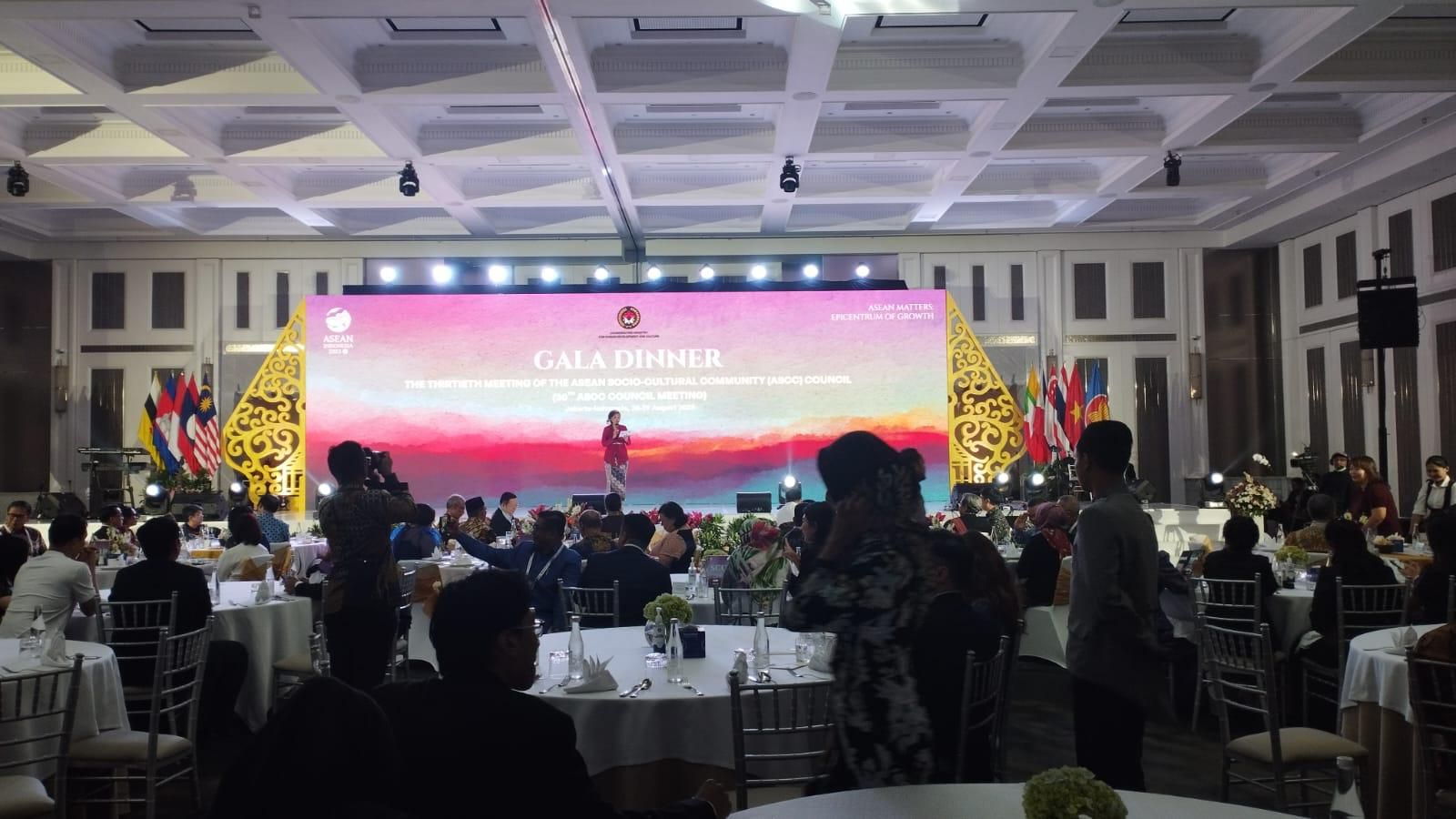 takjub delegasi 30th ascc atas suguhan tari indonesia 62941