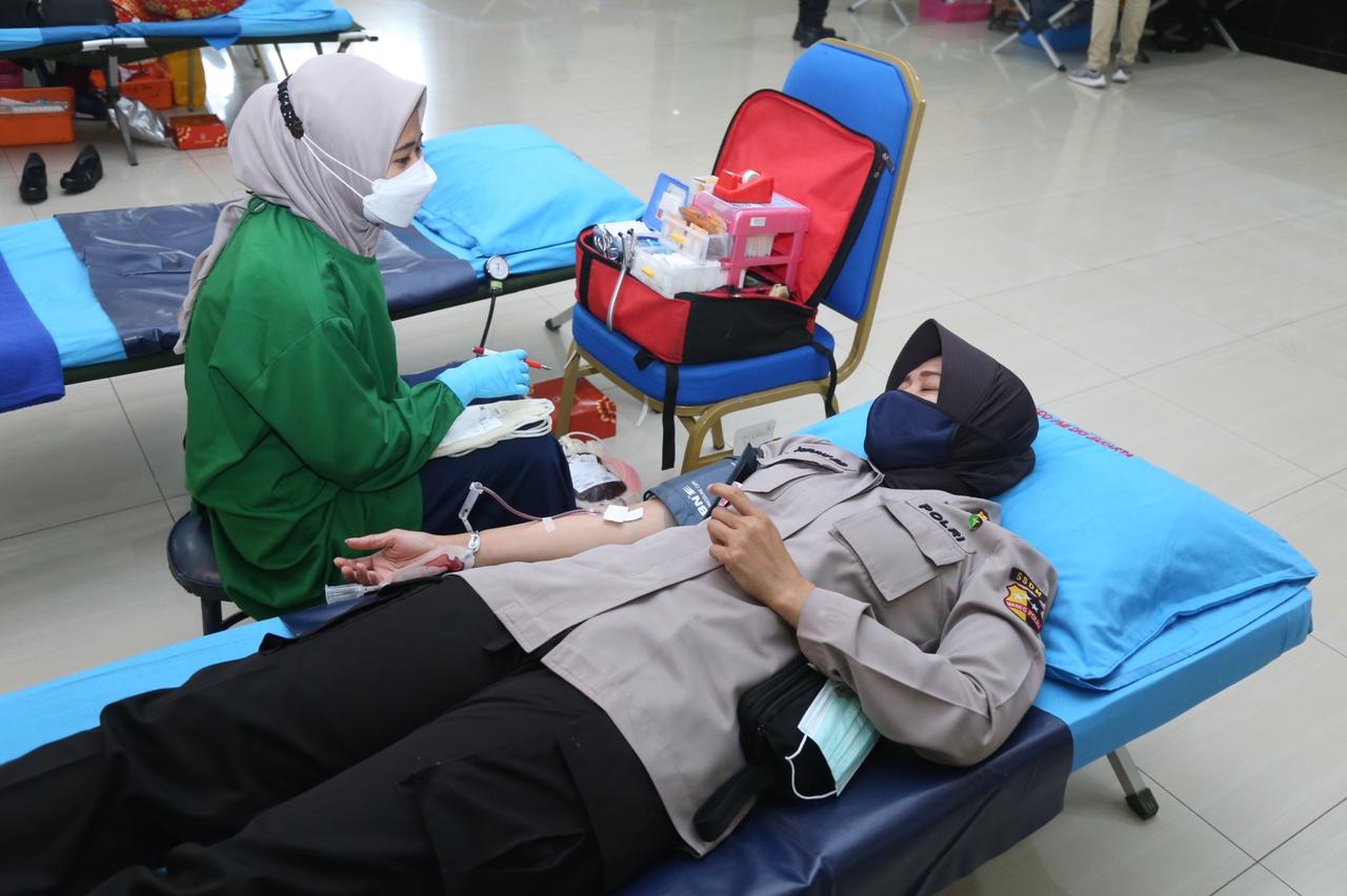 tambah stok pmi mabes polri gelar donor darah 28847