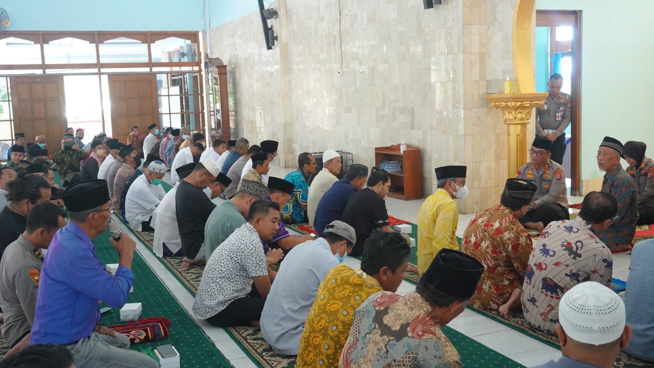 tampung aspirasi masyarakat kapolda diy gelar safari jumat curhat 53102