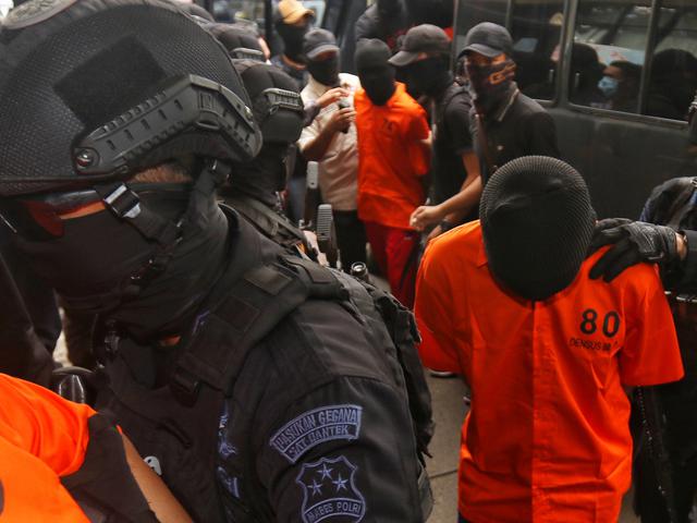 tangkap lima terduga teroris polri dalami dugaan teror saat libur nataru 22424