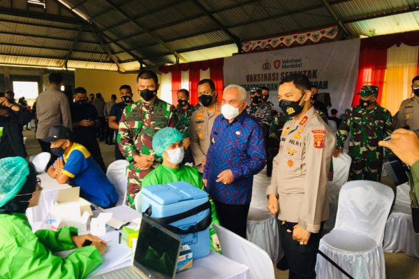 targeting 1000 people merdeka vaccination outlet held at islamic boarding school syaichona cholil balikpapan 42727