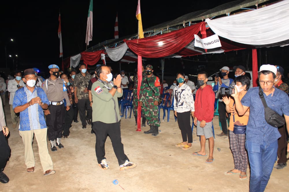 targetkan 1500 dosis dan bagikan bansos kapolda kalteng tinjau serbuan batalyon vaksinator di barsel 34434
