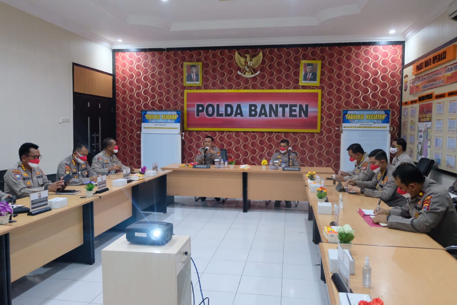targetkan 19 500 orang di vaksin per hari polda banten gandeng stikes faletehan 9531