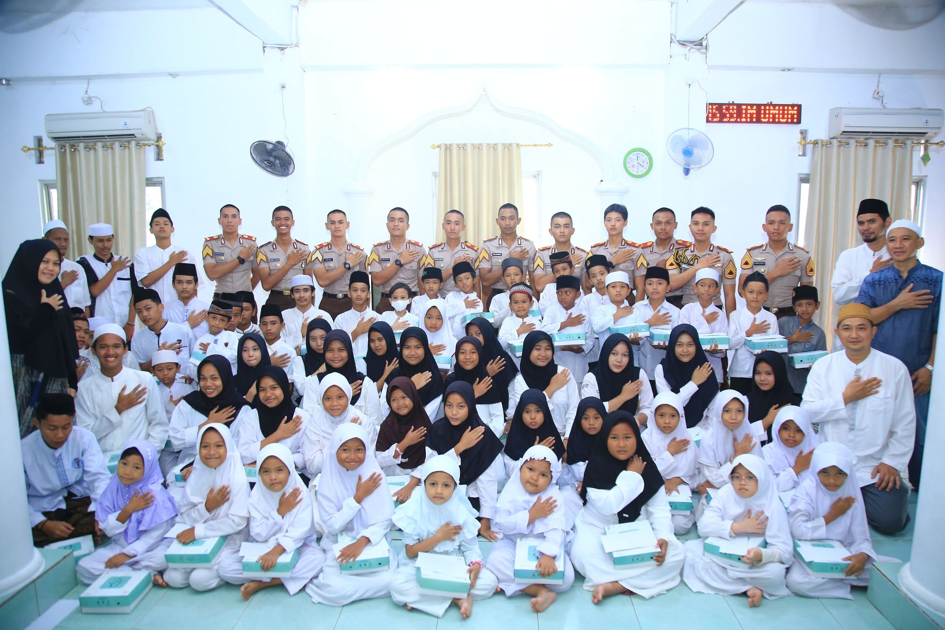 taruna akpol angkatan 59 beri santunan ke anak yatim piatu di ypi dsc al futuwwah 82422