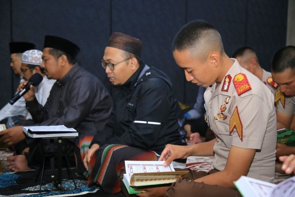 taruna akpol angkatan 59 khataman al quran bersama personel divisi humas polri 82420