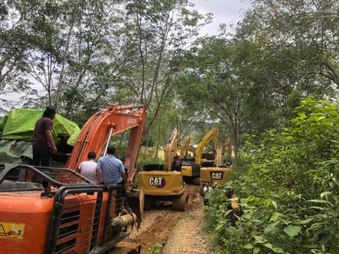 tegas polda jambi kembali keluarkan 34 alat berat dari lokasi peti 30487